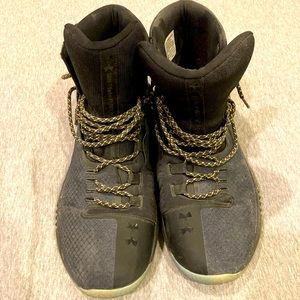 Size 10.5 men’s UnderArmor Basketball shoes, good condition
